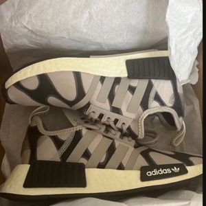 Adidas Women's Marimekko Nmd_r1 Shoes Size 6